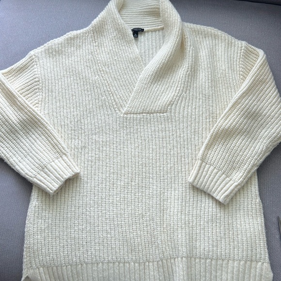 Talbots Women's Cream Sweater - Picture 3 of 10